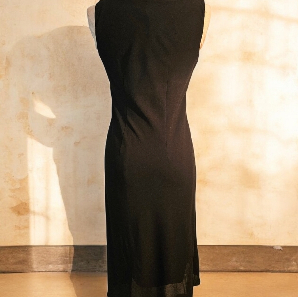 Elegant Black Sleeveless Dress. Lace Detail In Neckline. Size 8. Flowy Fabric - Picture 5 of 8